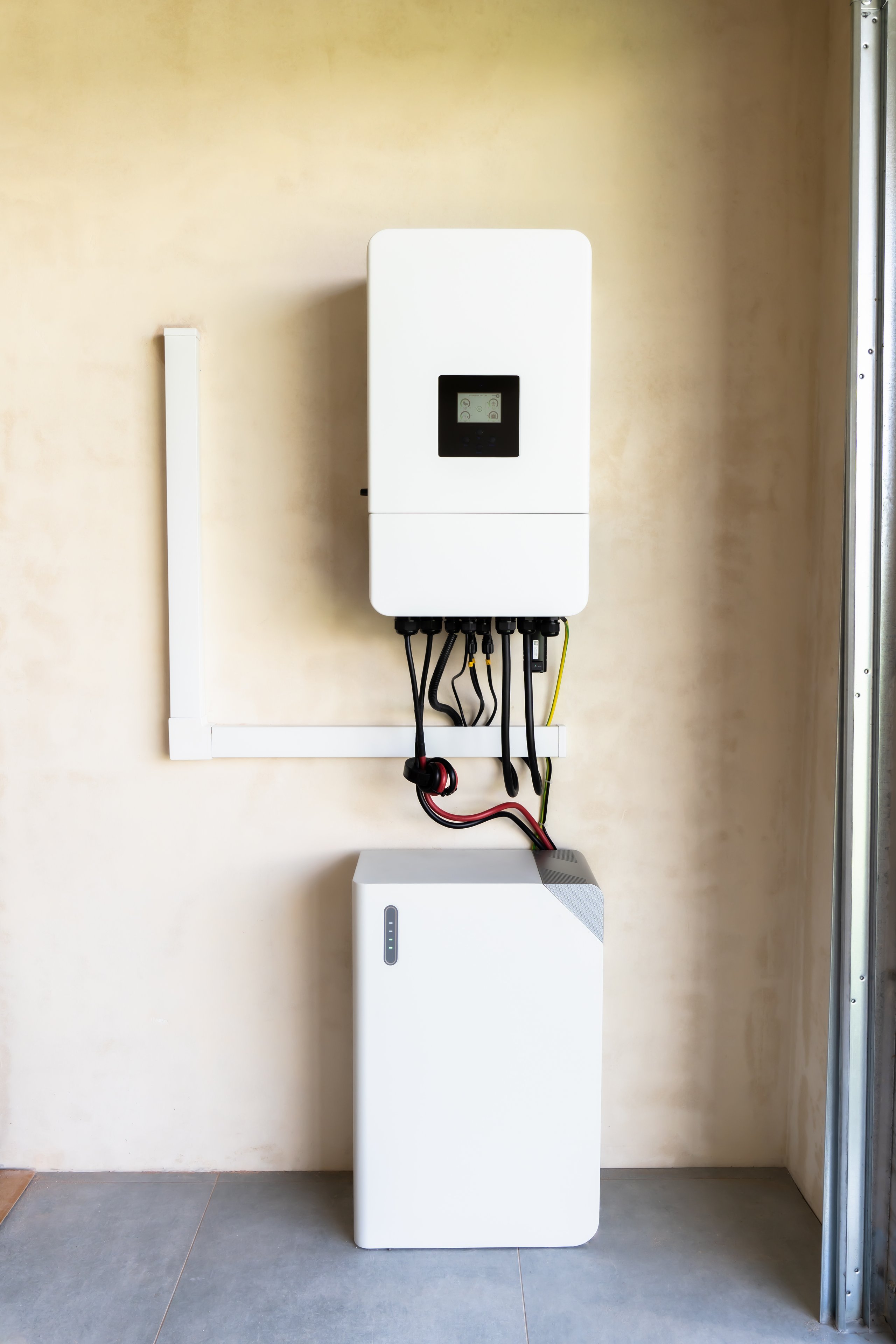 SolarEdge string inverter connected to solar battery storage system
